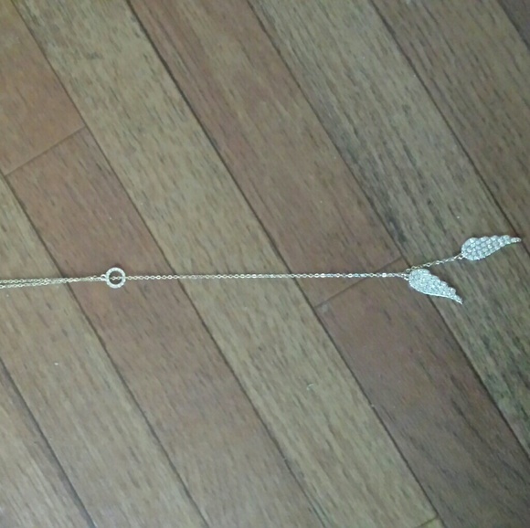 🔥SALE🔥VICTORIA SECRET BEAUTY ANGEL WING NECKLACE - Picture 4 of 4